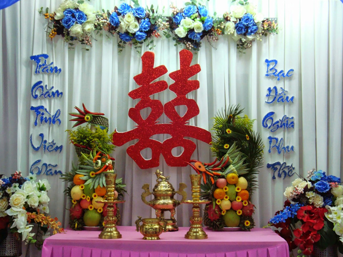 trang trí bàn gia tiên