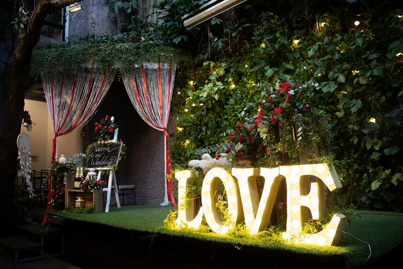 Tiệc cưới thân mật trong khu vườn cổ tích tại Pergola Saigon