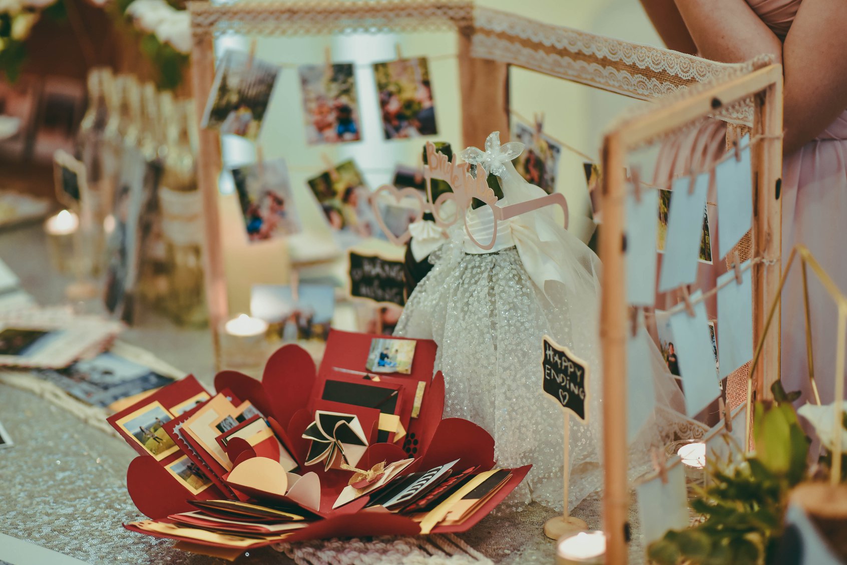 Đám cưới với bàn Gallery tự trang trí 