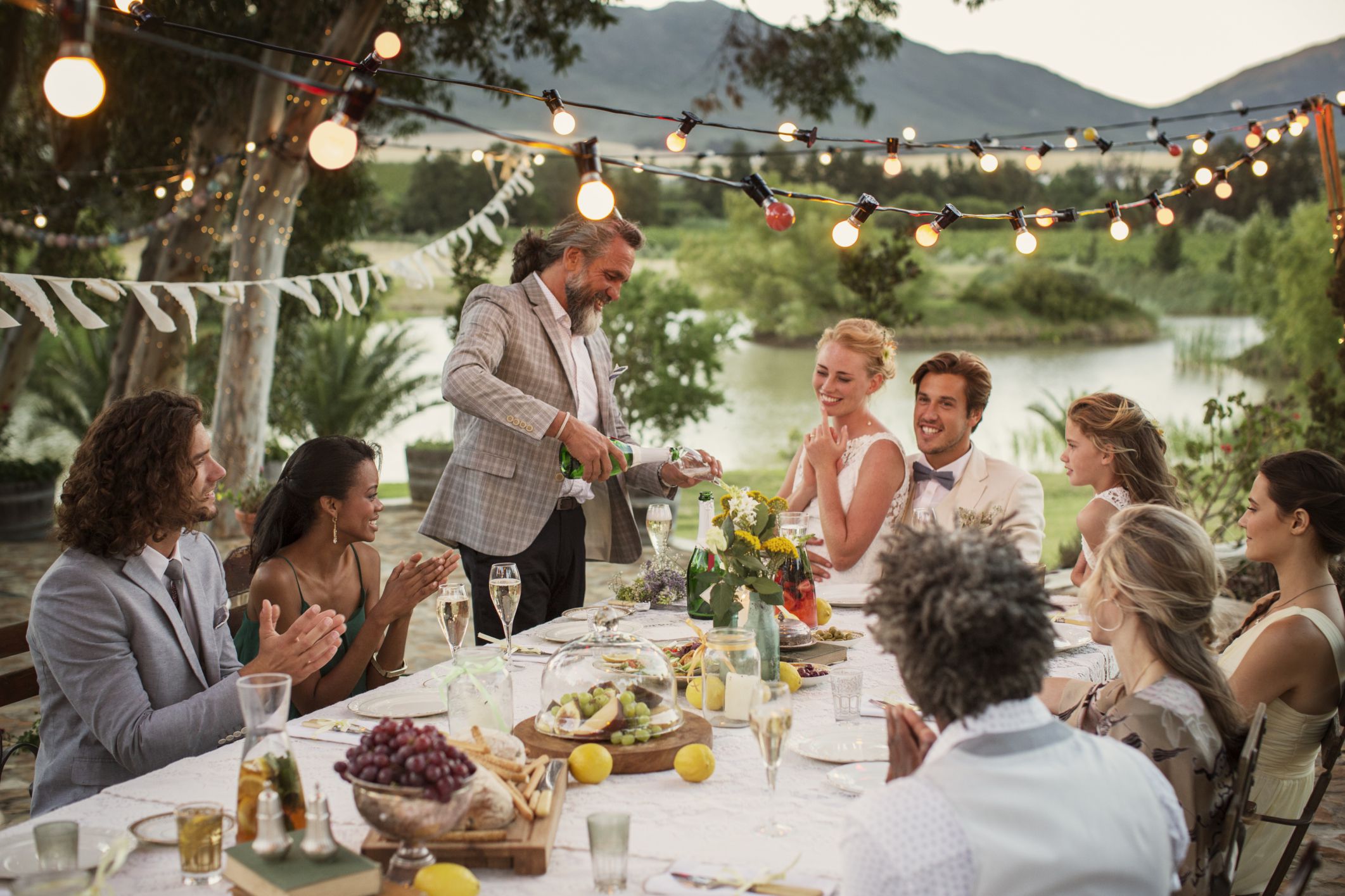 choose food served at the table for the wedding ceremony in the season of covid-19