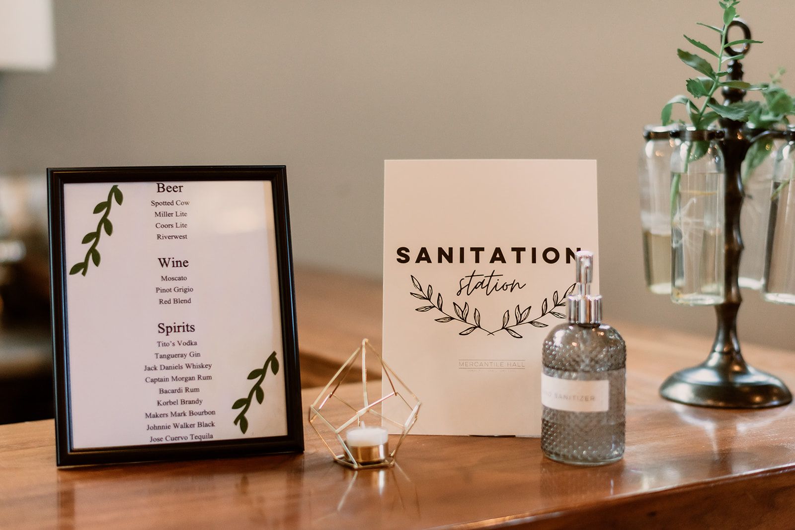 Provide hand sanitizer for wedding parties during the covid-19 season