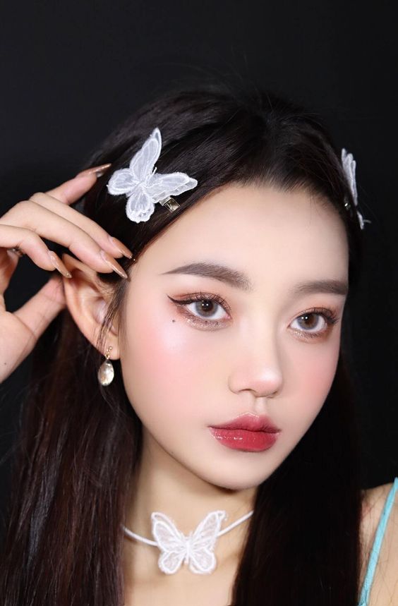 xu hướng trang điểm theo tiktok