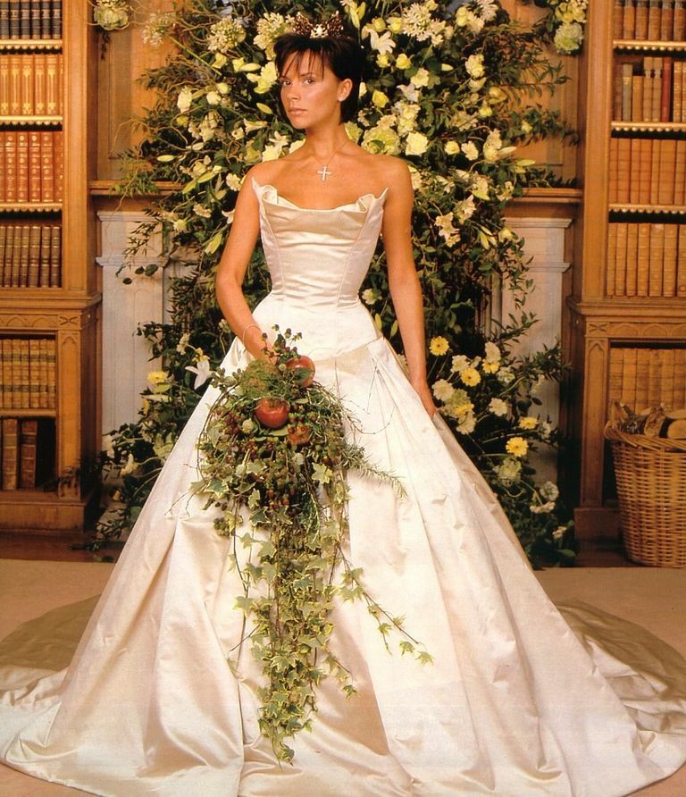 Victoria Beckham trong mẫu váy cưới của Vera Wang
