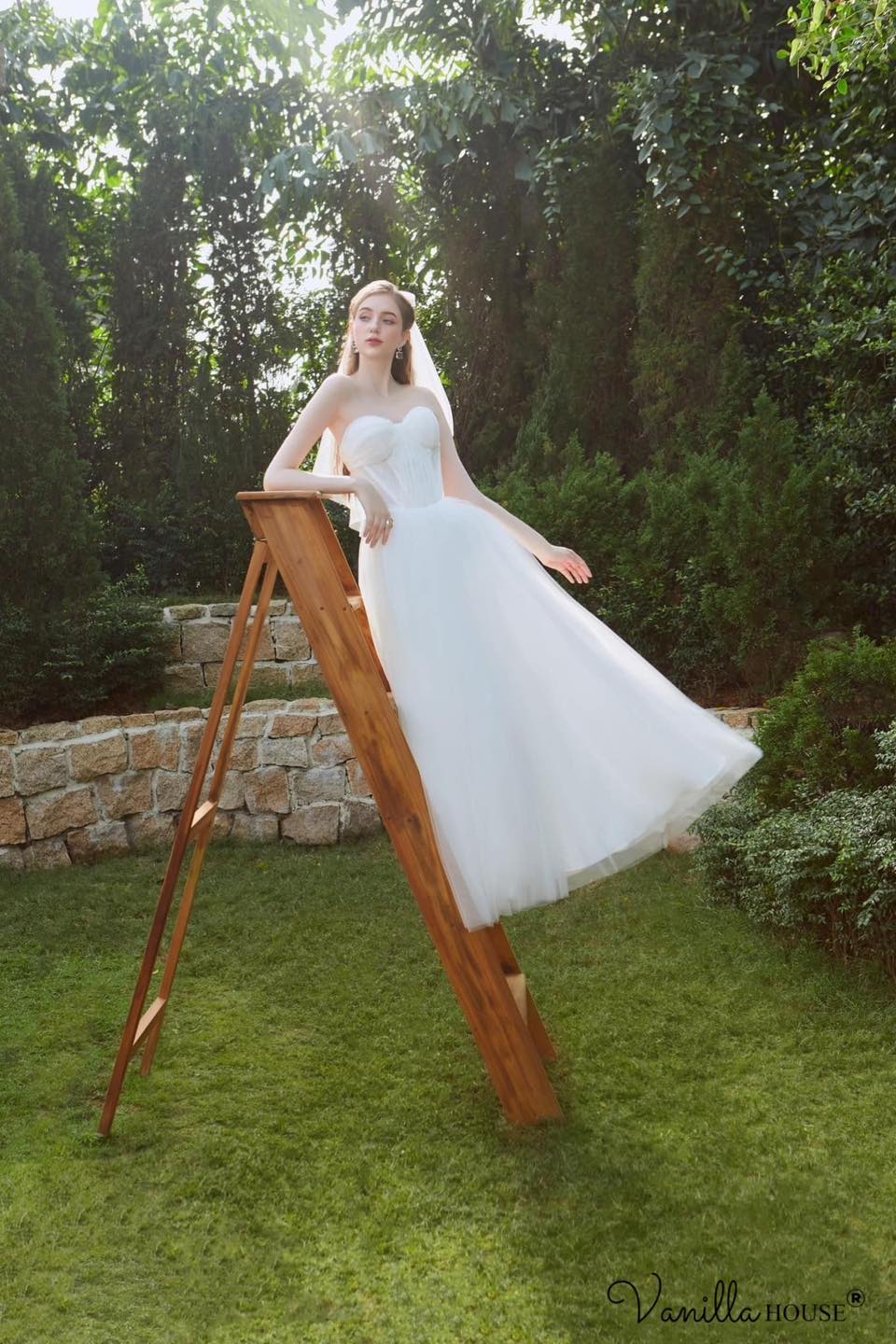 Vanilla House - Thiết kế váy cưới đơn giản, tinh tế, riêng biệt theo dáng nàng dâu