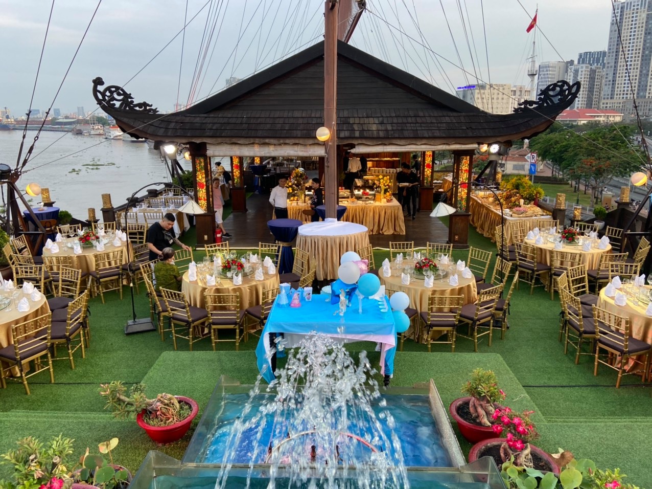 Elisa Floating Restaurant