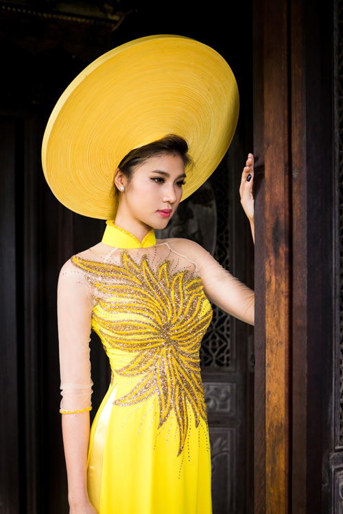 Marry Blog :: Áo Dài Cưới Đẹp Màu Vàng Rực Rỡ Kết Cườm Tinh Tế