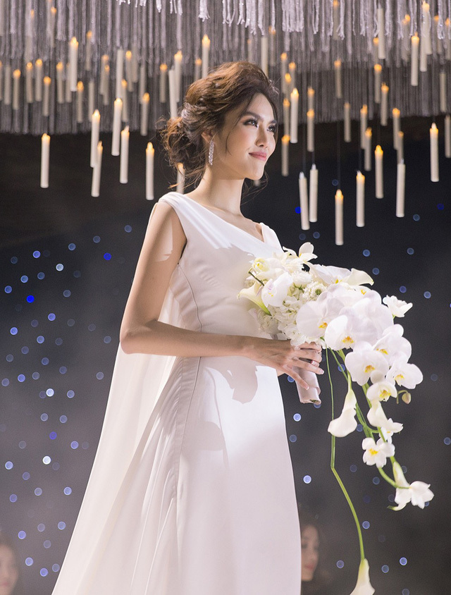 8 mẫu đầm minimalist lấy cảm hứng từ váy cưới của Meghan Markle  Ngôi sao