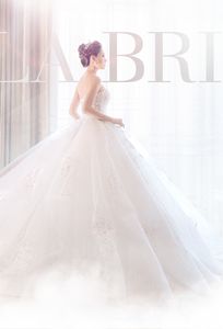 Váy cưới của Bella Bridal