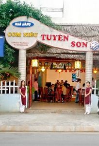 Nhà hàng cơm niêu Tuyên Sơn chuyên Dịch vụ khác tại  - Marry.vn