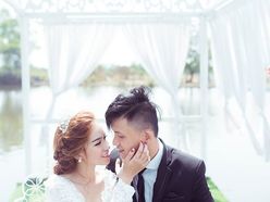 Yêu anh yêu cả đất trời quanh anh. Em yêu cách chúng ta hiển nhiên ở bên nhau, em yêu cách chúng ta gieo những điều ngọt ngào nho nhỏ vào cuộc đời nhau mỗi ngày. Một cái nắm tay, một ánh mắt, những tiếng cười, sẻ chia cùng nhau từng khoảnh khắc... Em khôn - Princess Wedding &amp; Studio