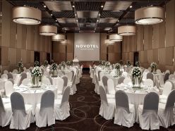 Tiệc Cưới Sang Trọng Tại Champagne Ballroom - Novotel Saigon Centre