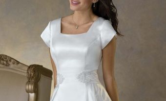 Chọn áo cưới cổ vuông cho cô dâu - Blog Marry