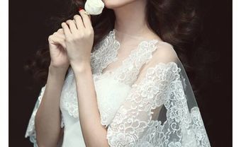 Váy cưới ren lộng lẫy như nàng Bạch Tuyết - Blog Marry