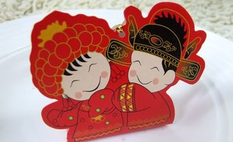 Hộp quà cưới màu đỏ hình cô dâu chú rể truyền thống - Blog Marry