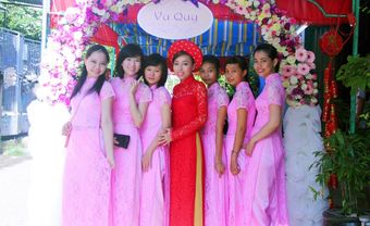 Áo dài phụ dâu màu hồng bằng ren thun - Blog Marry