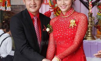 Áo dài ren đỏ đính kim sa - Blog Marry