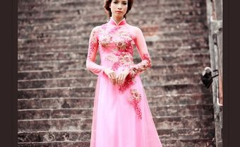 Áo dài cưới màu hồng phấn thêu hoa - Blog Marry