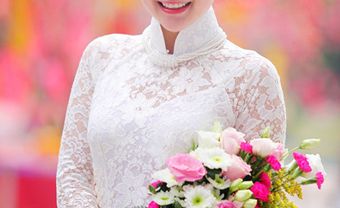 Áo dài ren trắng cổ cao - Blog Marry