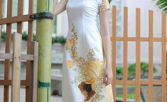 Áo dài cưới lụa trắng tay ngắn thêu hoa sen vàng - Blog Marry