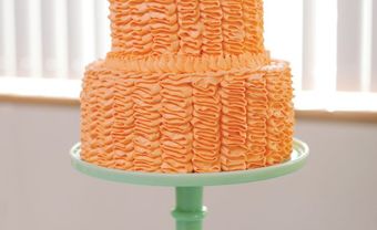 Bánh cưới màu cam với lớp kem bên ngoài độc đáo - Blog Marry