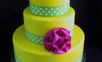 Bánh cưới màu vàng chanh ruy băng chấm bi - Blog Marry
