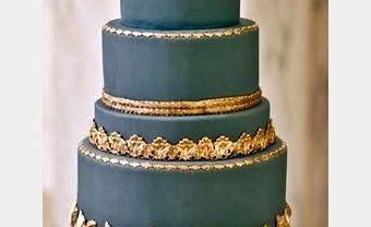 Bánh cưới xanh nhiều tầng với họa tiết màu vàng độc đáo - Blog Marry