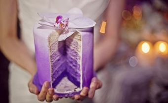 Bánh cưới ombre màu tím nhiều tầng - Blog Marry