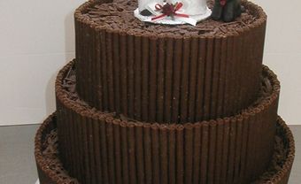 Bánh cưới chocolate 3 tầng trang trí lạ mắt - Blog Marry