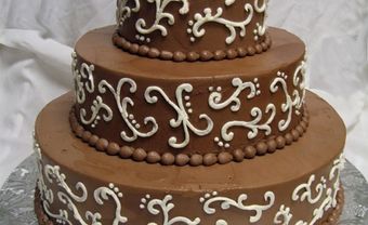 Bánh cưới chocola trang trí đường kem trắng  - Blog Marry