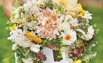 Hoa cưới cầm tay sắc màu trang nhã cho cô dâu - Blog Marry