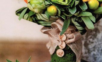 Hoa cưới cầm tay kết hợp cà chua và hoa hồng sa mạc - Blog Marry