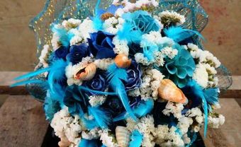 Hoa cưới cầm tay màu xanh dương kết từ vỏ sò - Blog Marry