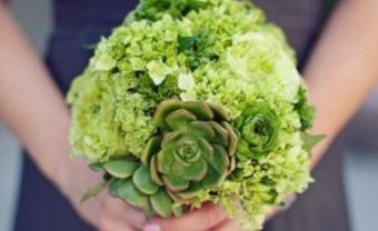 Hoa cưới cầm tay màu xanh lá kết từ hoa sen đá - Blog Marry