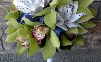 Hoa cưới cầm tay màu xanh lá làm từ hoa giấy - Blog Marry