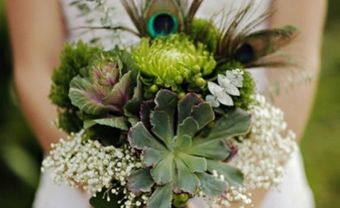 Hoa cưới cầm tay màu xanh lá kết hợp hoa baby trắng - Blog Marry