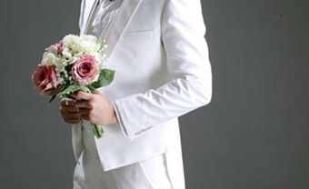Vest cưới trắng đuôi tôm cổ điển thanh lịch - Blog Marry