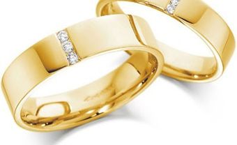 Nhẫn cưới vàng trơn đính dãy đá nhỏ - Blog Marry