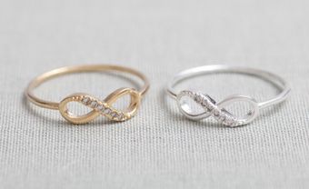 Cặp nhẫn cưới với biểu tượng trường tồn - Blog Marry