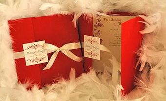 Thiệp cưới đẹp màu đỏ phối cùng ruy băng trắng - Blog Marry