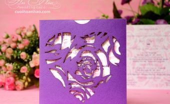 Thiệp cưới đẹp màu tím cắt laser họa tiết trái tim - Blog Marry