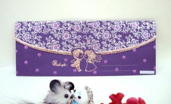 Thiệp cưới đẹp màu tím hoa văn nổi  - Blog Marry