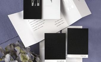 Thiệp cưới đẹp màu đen họa tiết in chìm  - Blog Marry
