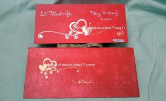 Thiệp cưới đẹp màu đỏ, hoa văn trái tim in nổi - Blog Marry