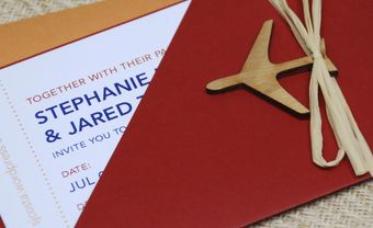 Thiệp cưới đẹp màu đỏ phong cách hàng không - Blog Marry