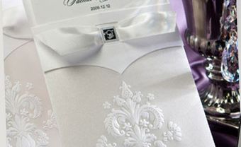 Thiệp cưới đẹp màu trắng hoa văn vector in nổi - Blog Marry