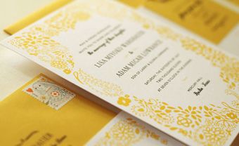 Thiệp cưới đẹp màu vàng hoa văn dễ thương - Blog Marry