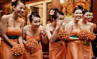Váy phụ dâu màu cam cúp ngực duyên dáng - Blog Marry