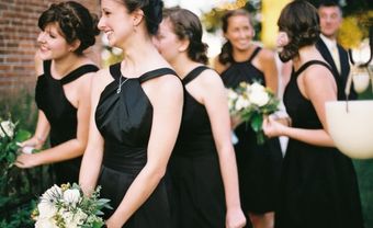 Váy phụ dâu màu đen cổ yếm cách tân - Blog Marry