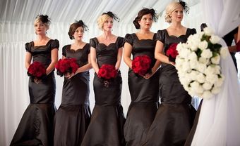 Váy phụ dâu màu đen cổ điển - Blog Marry