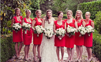 Váy phụ dâu màu đỏ cổ chữ U cổ điển - Blog Marry